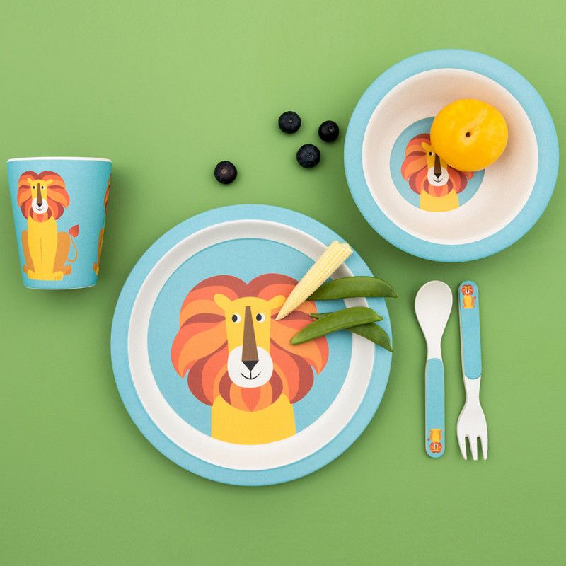 https://www.elobaby.net/media/catalog/product/cache/397e14425270d796cc66a073da915d8f/l/i/lion-bamboo-tableware-set-of-5-28522-28521-lifestyle.jpg